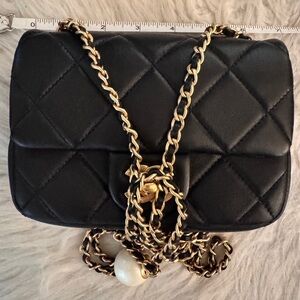 Elegant Black Quilted Chain Bag